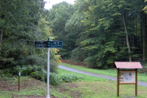 Signs in French forest (c) ONF